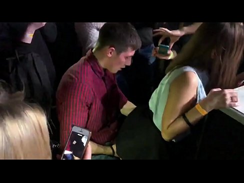 ❤️ Ubulili bangempela ku-nightclub yaseRussia. Intombazane yaseRussia eneminyaka engu-18 ubudala ingene endunu nasesithweni sangasese e-nightclub ☑  ku-zu.yespornpics-com.ru